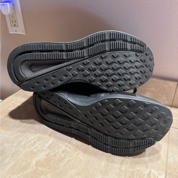 Nike run swift shoes black size 11 - Picture 5 of 7